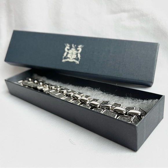 The Bay Statement Necklace - Picture 5 of 5